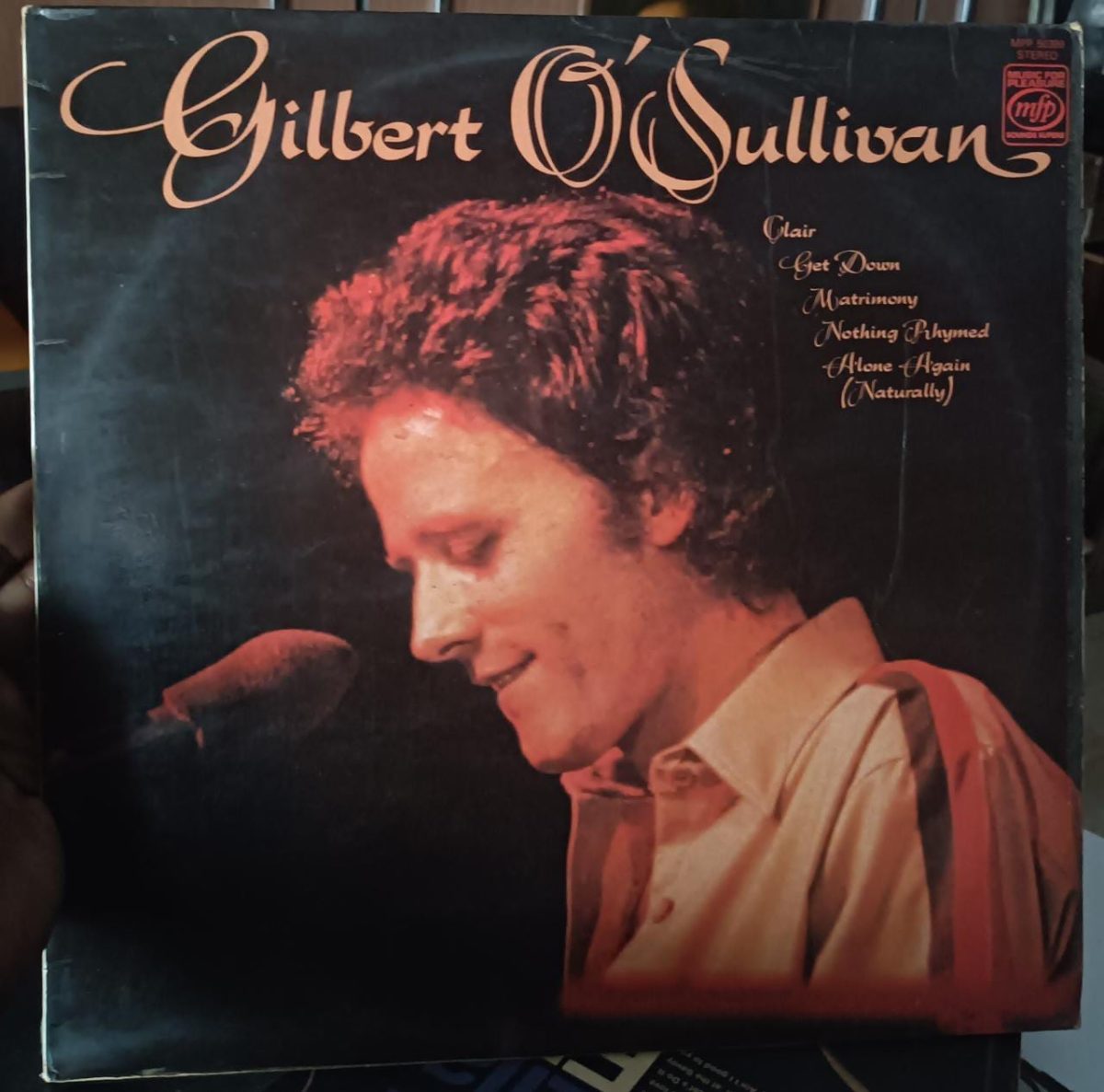 Gilbert O'Sullivan;vinyl_record gramophone house