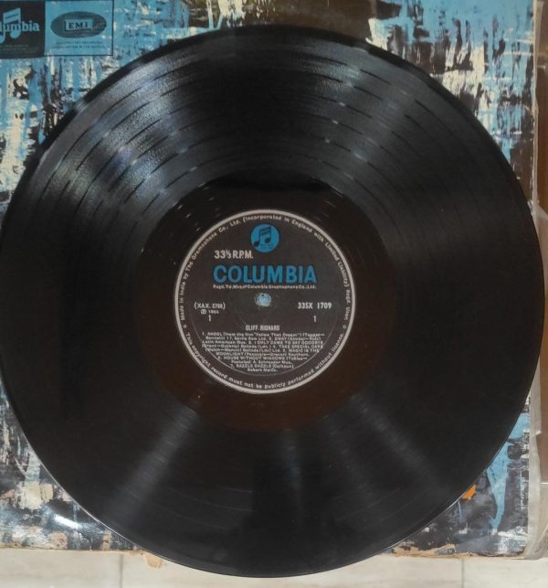 Cliff Richard;vinyl_record gramophone house
