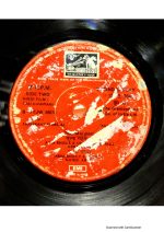 Yari Dushmani;vinyl_record gramophone house