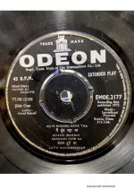 Mome Ki Gudiya;vinyl_record gramophonne house