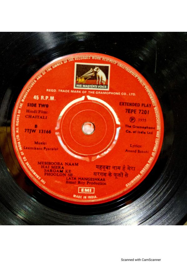 Chaitli;vinyl_record gramophone house